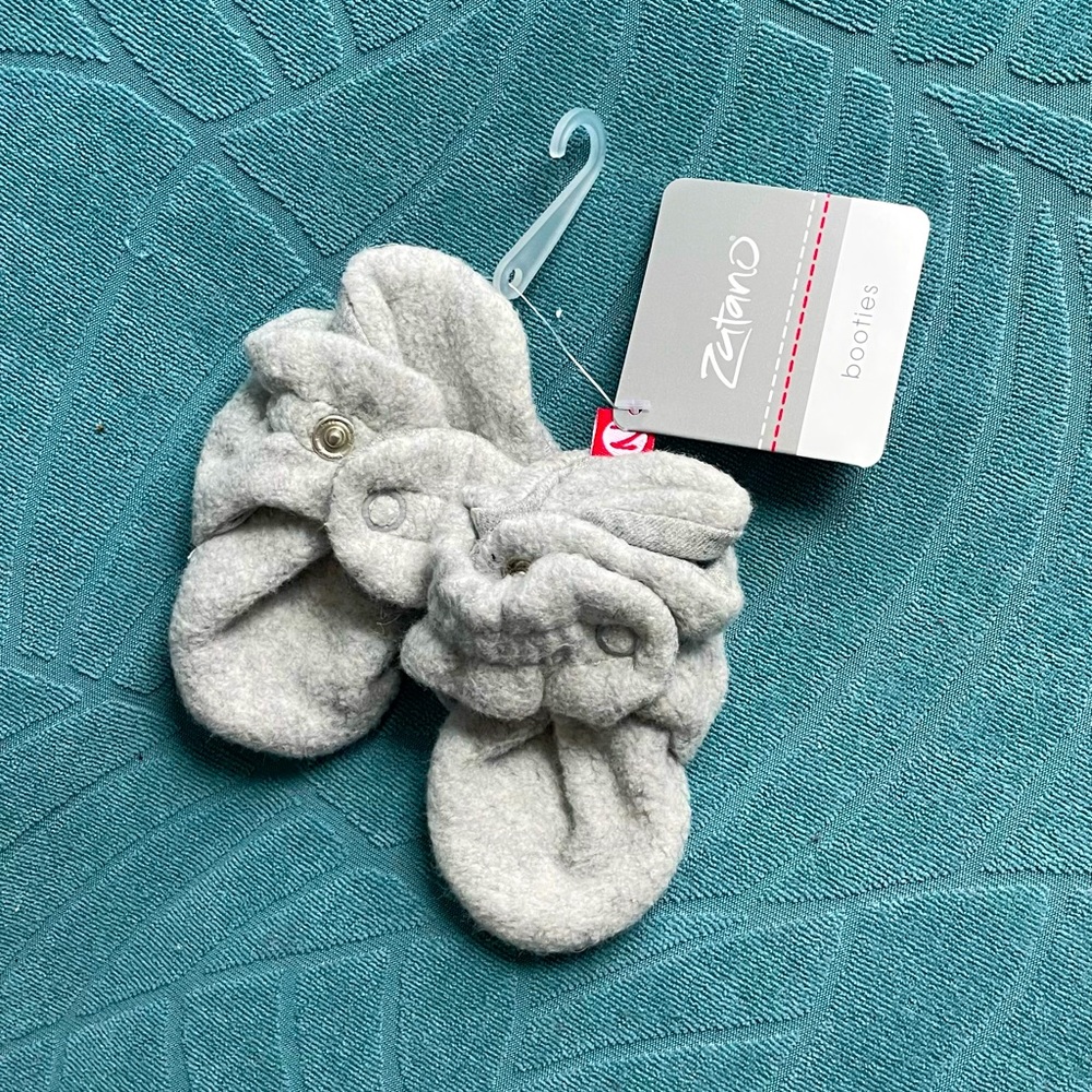 NWT Zutano booties 3m